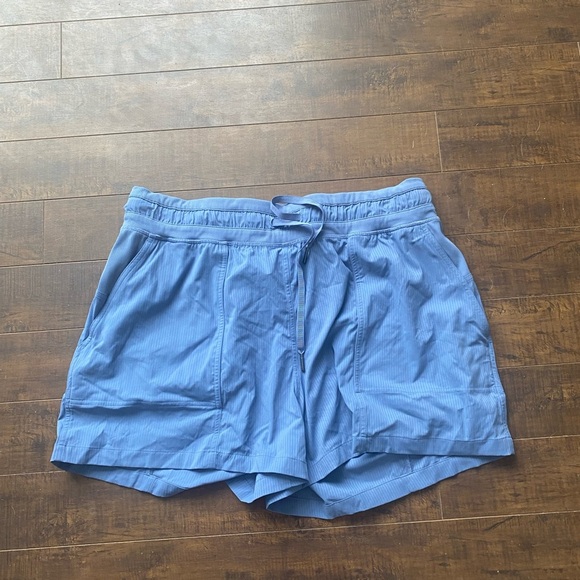Lululemon Spring Break Away shorts - Picture 6 of 12